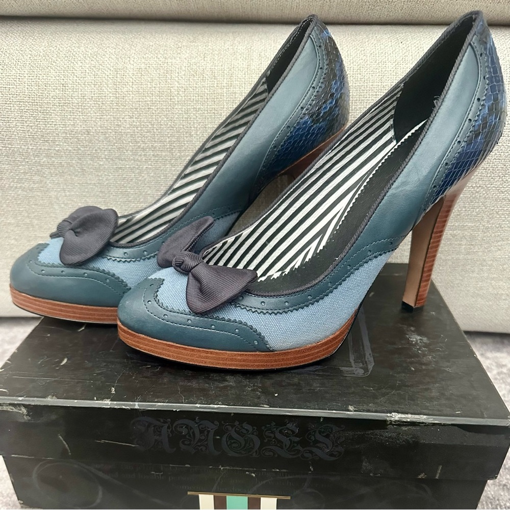 *NIB* L.A.M.B. by Gwen Stefani “Spectator Pump” in Women’s Size 10
